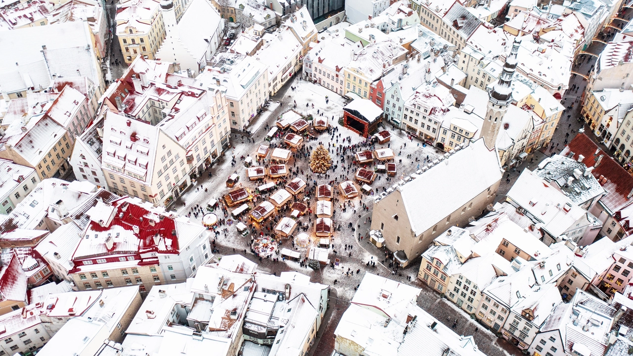 Splendida veduta aerea della Città vecchia a Tallinn, Estonia