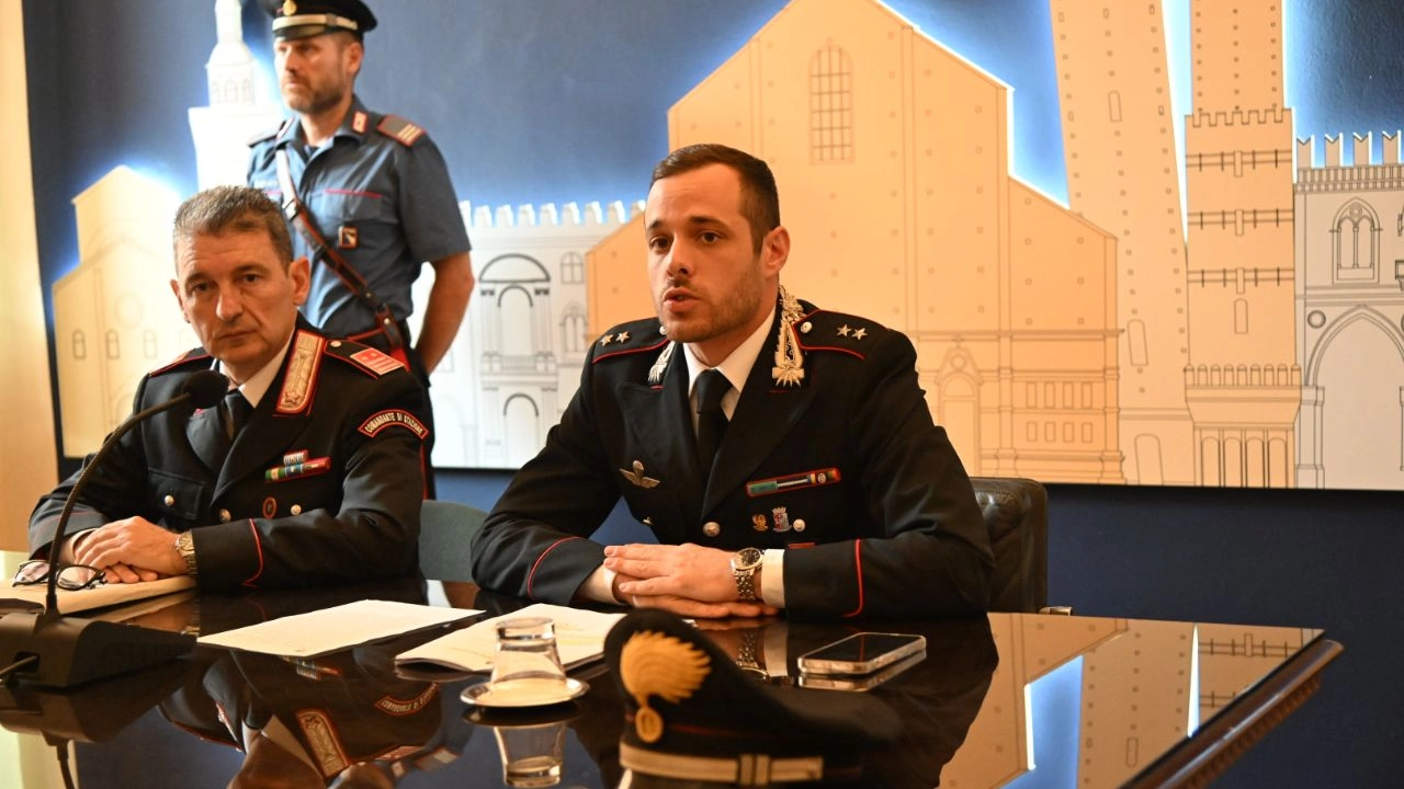 Il tenente Guido Rosati della Compagni dei carabinieri di Bologna Centro e il luogotenente Angelo Strappato, comandante della  stazione Bologna