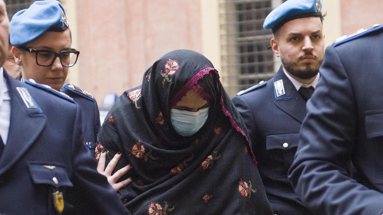 Nazia Shaheen, madre di Saman, racconta l'ultima volta che ha visto la figlia nel processo a Bologna sull'omicidio.