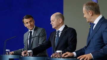 Ucraina, Scholz: “Coalizione per armi a lungo raggio a Kiev”. Macron: “Impedire la vittoria della Russia”