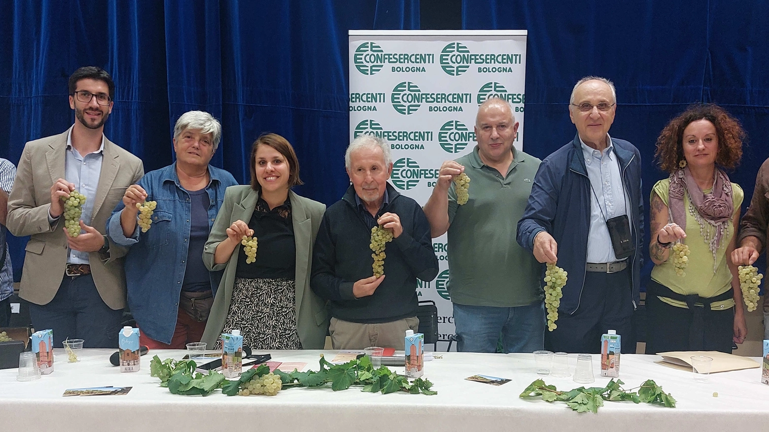 In Francia è chiamato Chasselas ed è un vitigno da vino, in Emilia si mangia e dopo aver rischiato la scomparsa, oggi è al centro di un percorso di riscoperta e valorizzazione con tanto di Presidio Slow Food