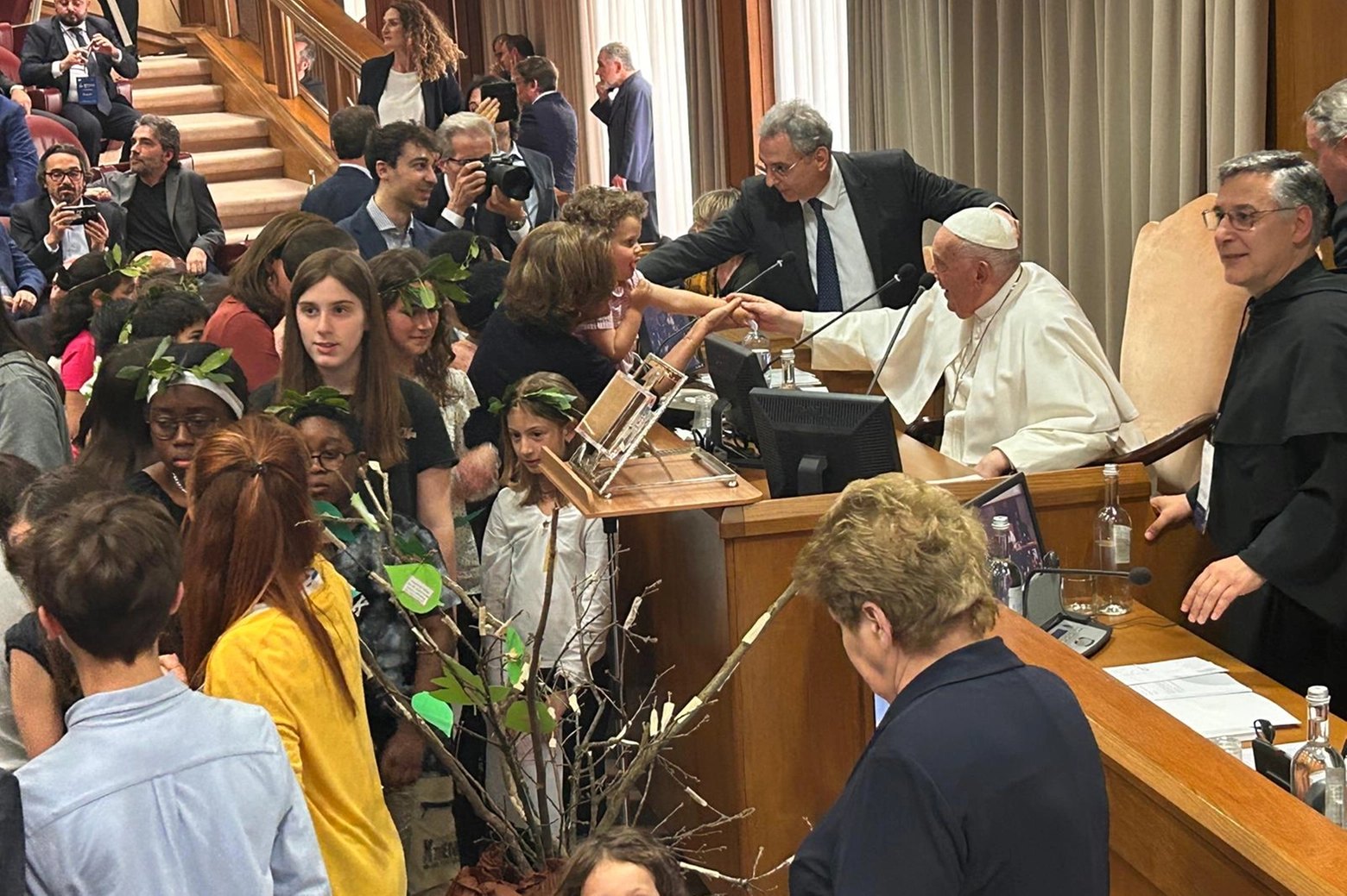 Il Papa al tavolo "Bambini: Generazione Futuro"