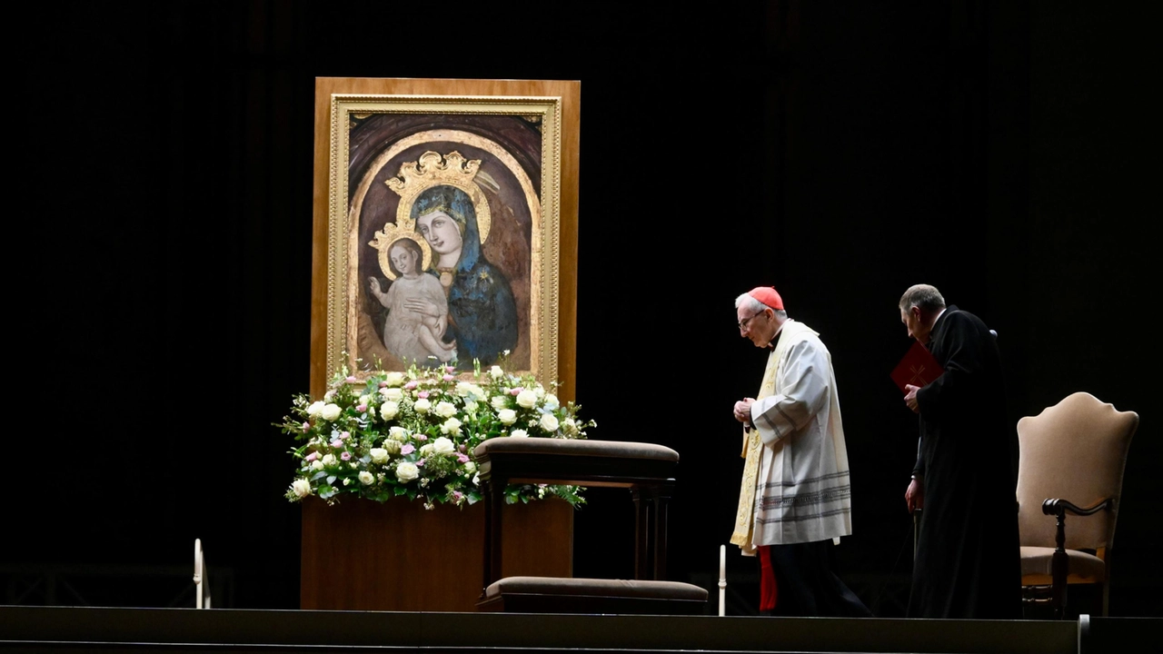 LA CHIESA PREGA PER IL PAPA, IL ROSARIO A PIAZZA SAN PIETRO