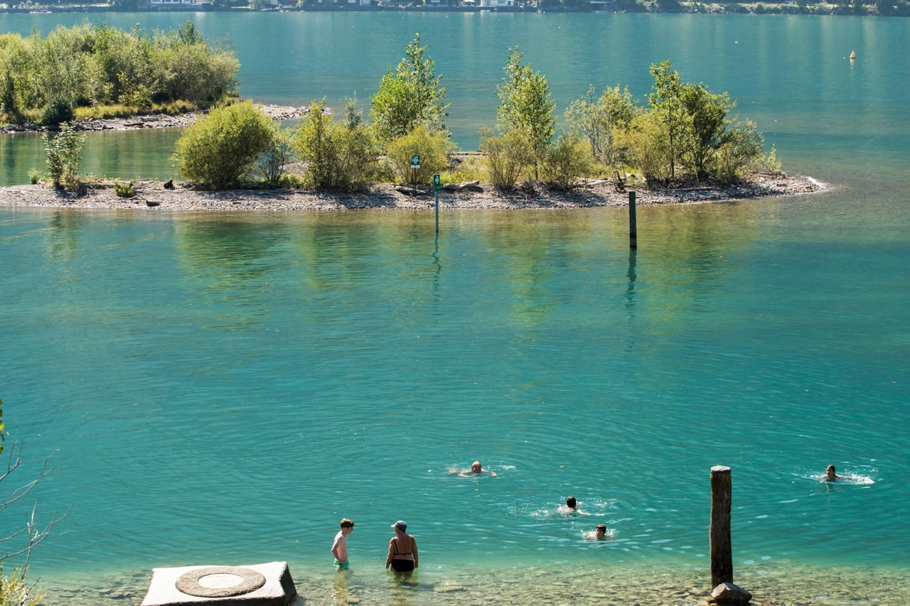 Le isole alla foce del fiume Reuss sono tra le località balneari preferite dagli sviezzeri