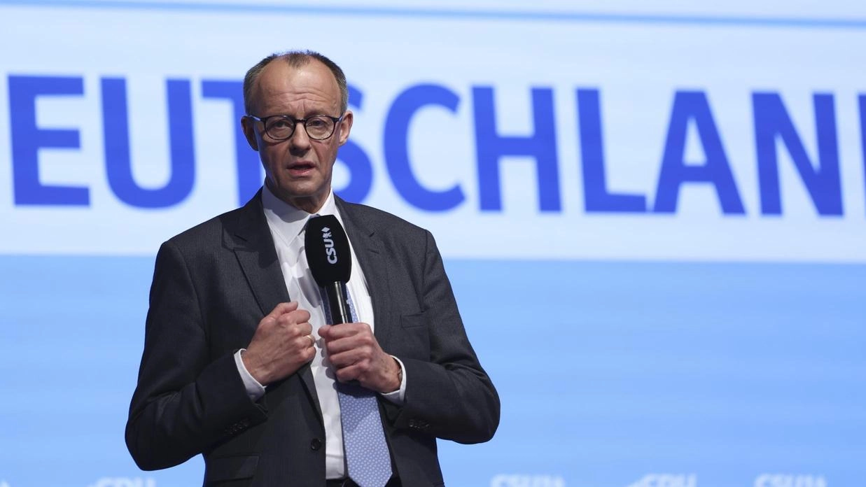 Il leader della Cdu, Friedrich Merz, sottolinea l'urgenza di formare un governo forte e affidabile dopo la vittoria elettorale.