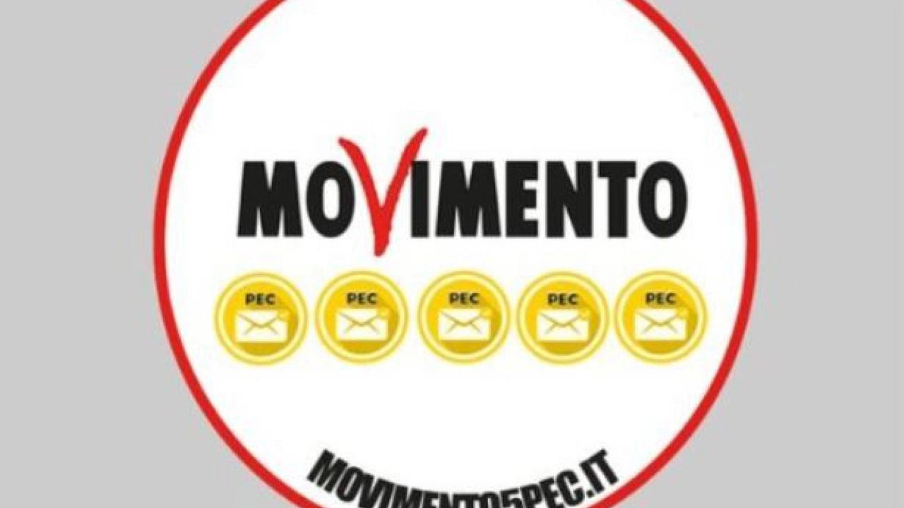 Il post Facebook con cui Beppe Grillo, nel pieno dello scontro con Giuseppe Conte sul futuro del Movimento, torna a fare ironia postando il simbolo del M5s con scritto "Movimento5pec" e commenta: "Consigli per il nuovo simbolo...", 17 settembre 2024 Facebook / Beppe Grillo +++ATTENZIONE LA FOTO NON PUO' ESSERE PUBBLICATA O RIPRODOTTA SENZA L'AUTORIZZAZIONE DELLA FONTE DI ORIGINE CUI SI RINVIA+++ NPK