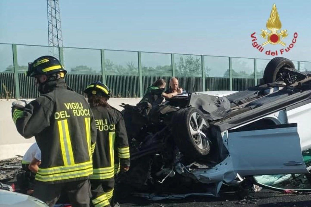 ++ Incidente A4, coinvolte molte auto, una decina di feriti ++