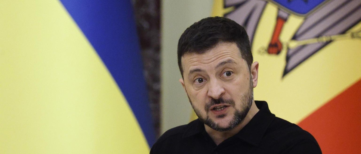 Zelensky affronta il congelamento degli aiuti USA: progetti ucraini in stallo