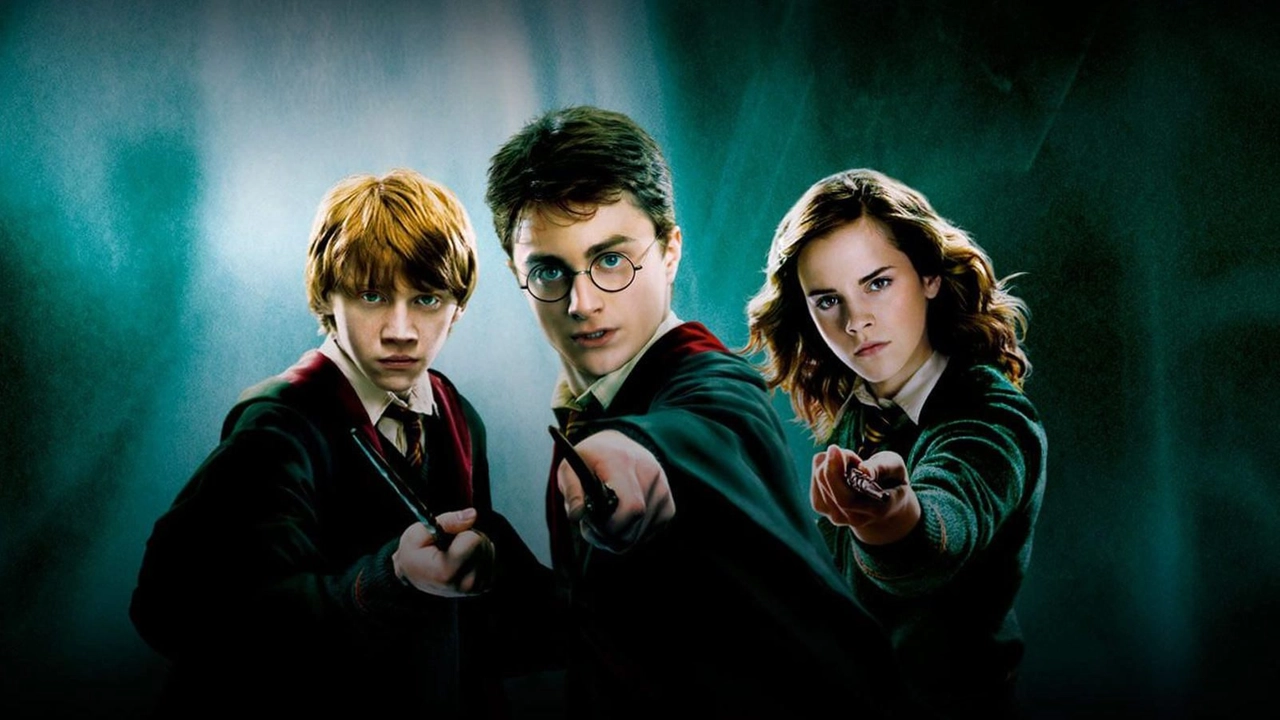 Daniel Radcliffe, Emma Watson e Rupert Grint in una scena di Harry Potter