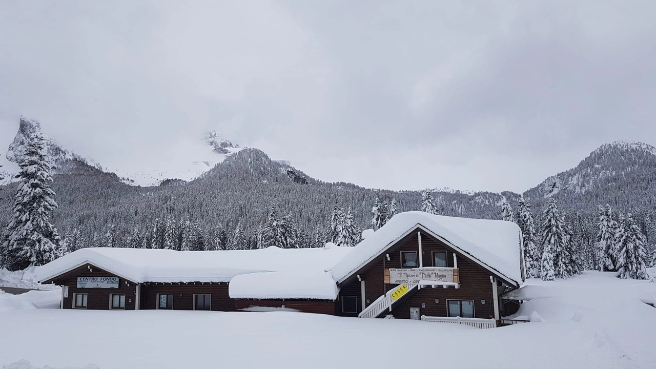 La neve sulle Alpi in un'immagine di archivio (Ansa)