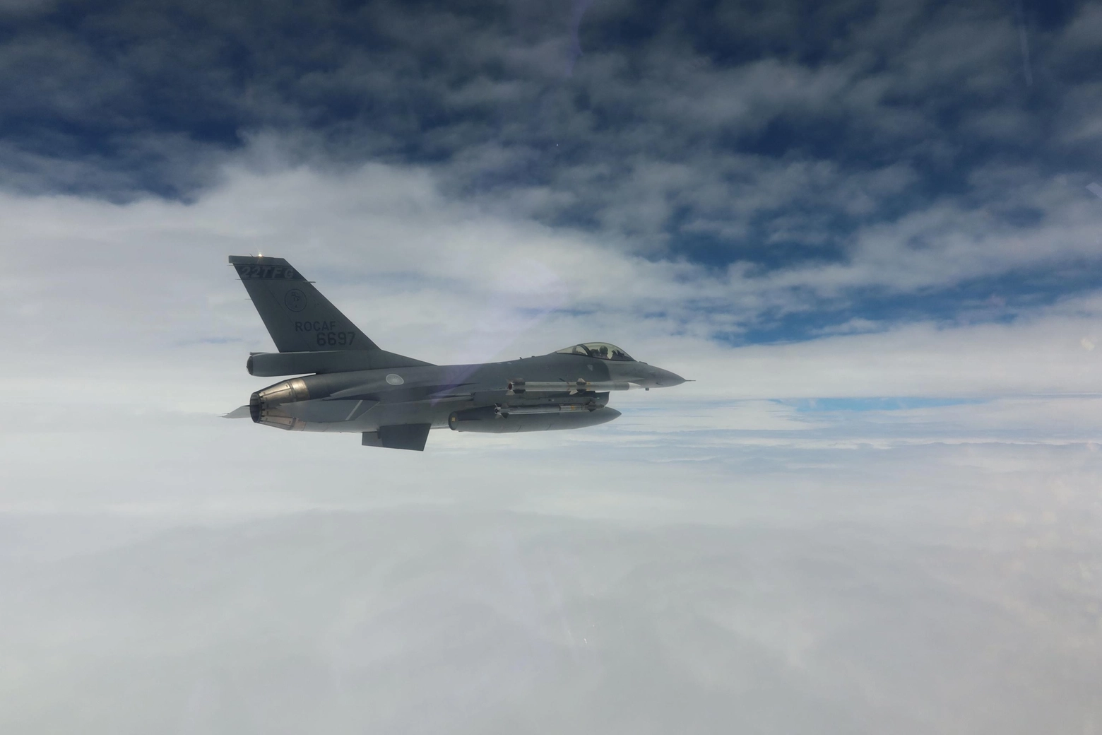 F-16 taiwanese in volo