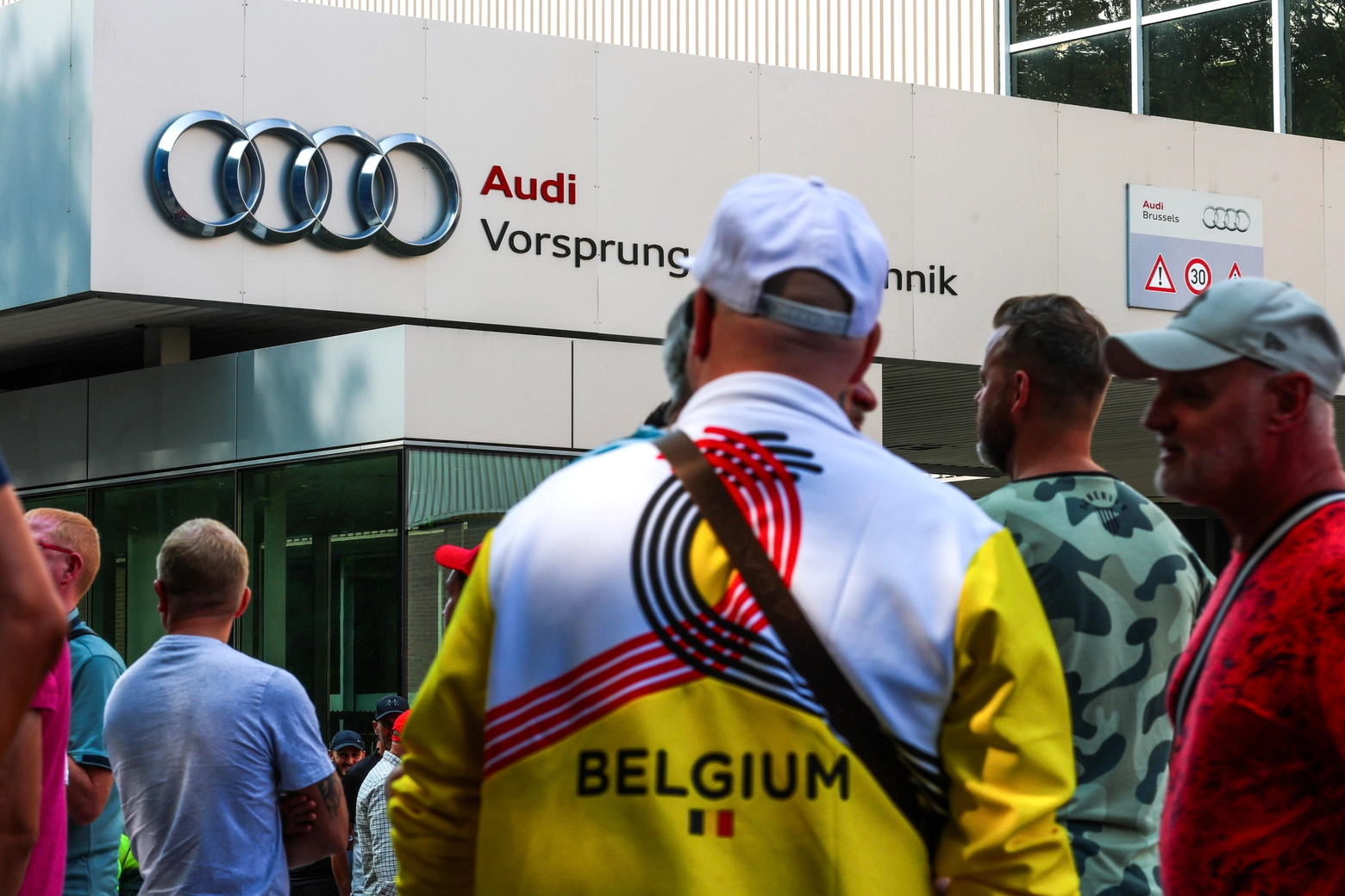 Una manifestazione davanti all'impianto Audi di Bruxelles, in agosto