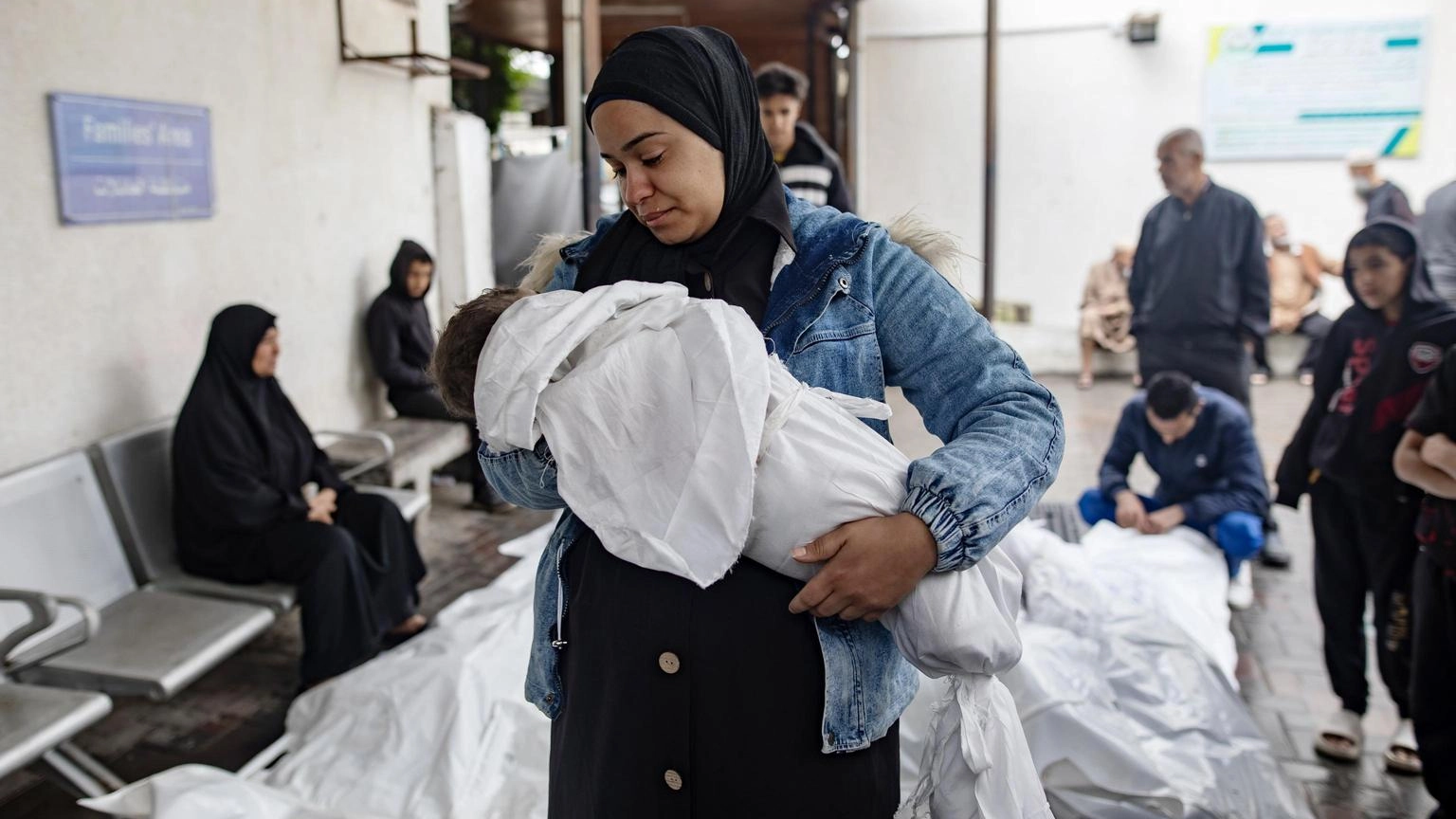 Media, '26 uccisi in attacchi a Rafah, anche 11 bambini'