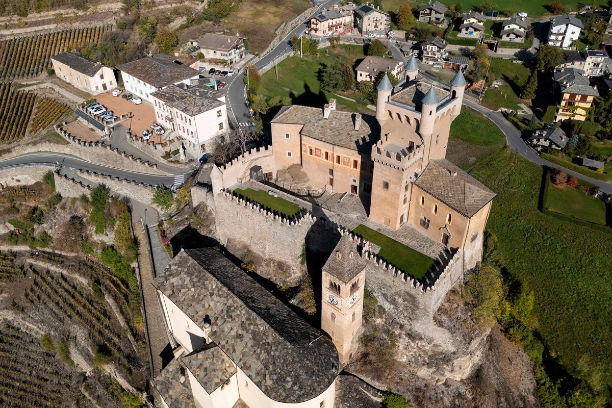 Il castello di Saint Pierre, sede espositiva del museo di Scienze naturali della Valle d'Aosta