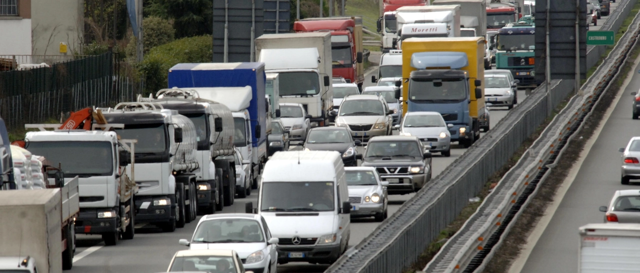 Incidente sull’autostrada A1: diversi feriti e almeno 9 chilometri di coda