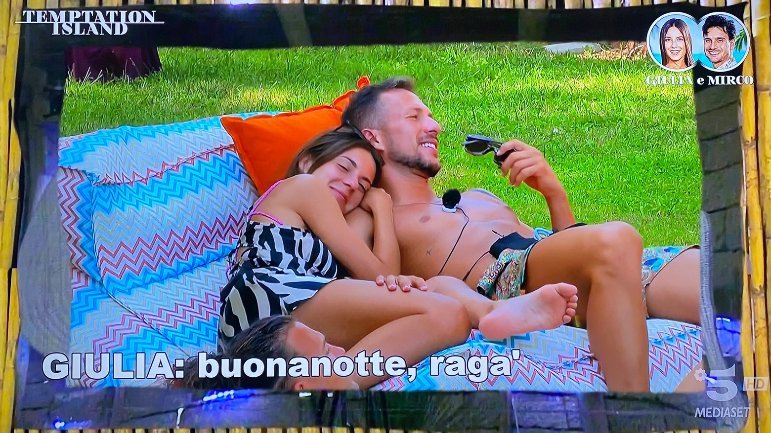 Giulia, fidanzata di Mirco, con il single Bruno a Temptation Island