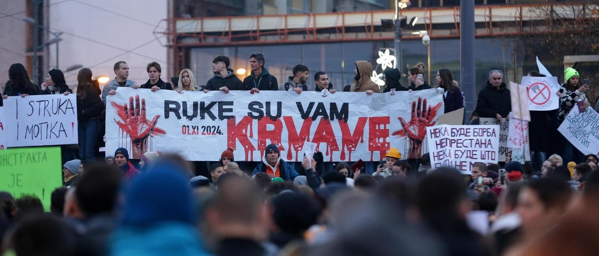 Proteste a Belgrado: studenti e agricoltori chiedono giustizia per il crollo di Novi Sad