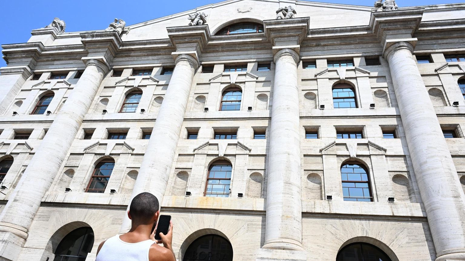 Borsa: l'Europa rallenta in attesa di Wall street, Milano -0,3%