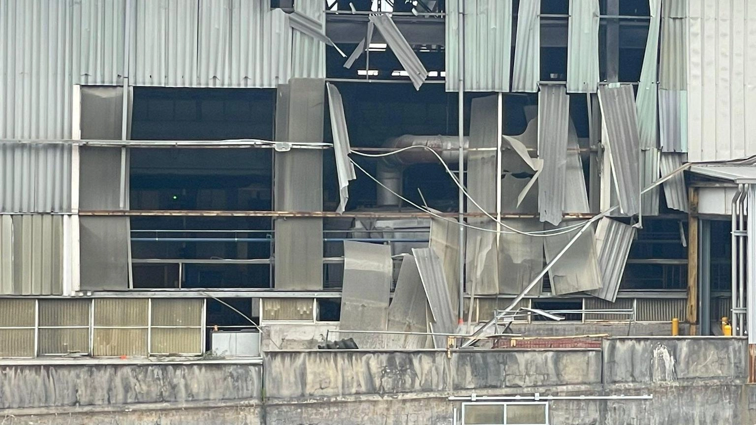 Esplosione in fabbrica a Bolzano, morto un operaio