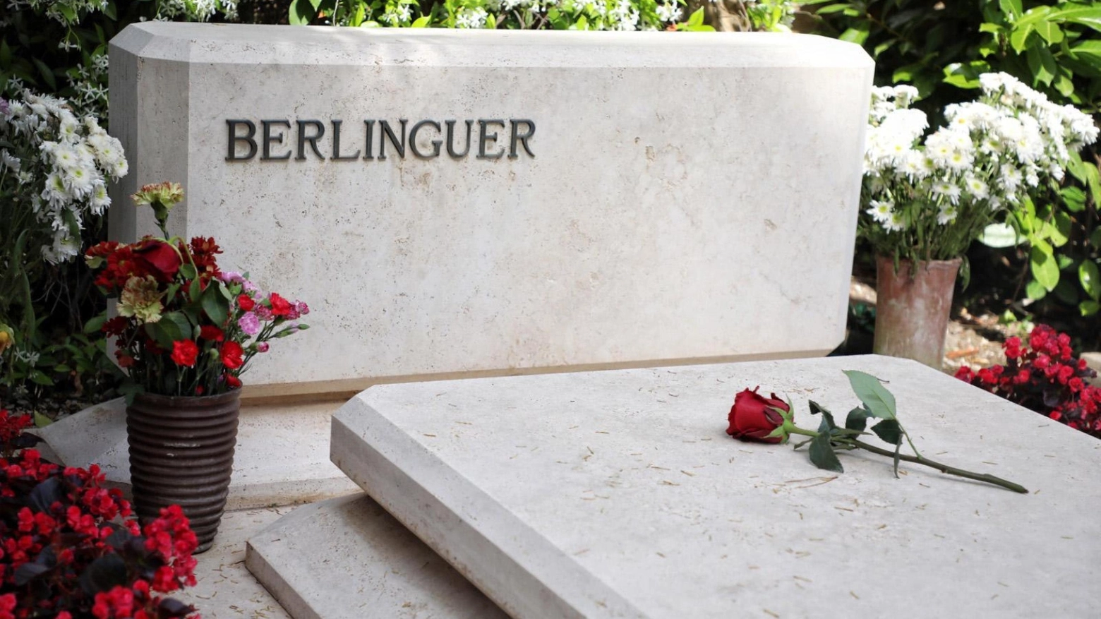 La tomba di Berlinguer a Roma (Ansa)