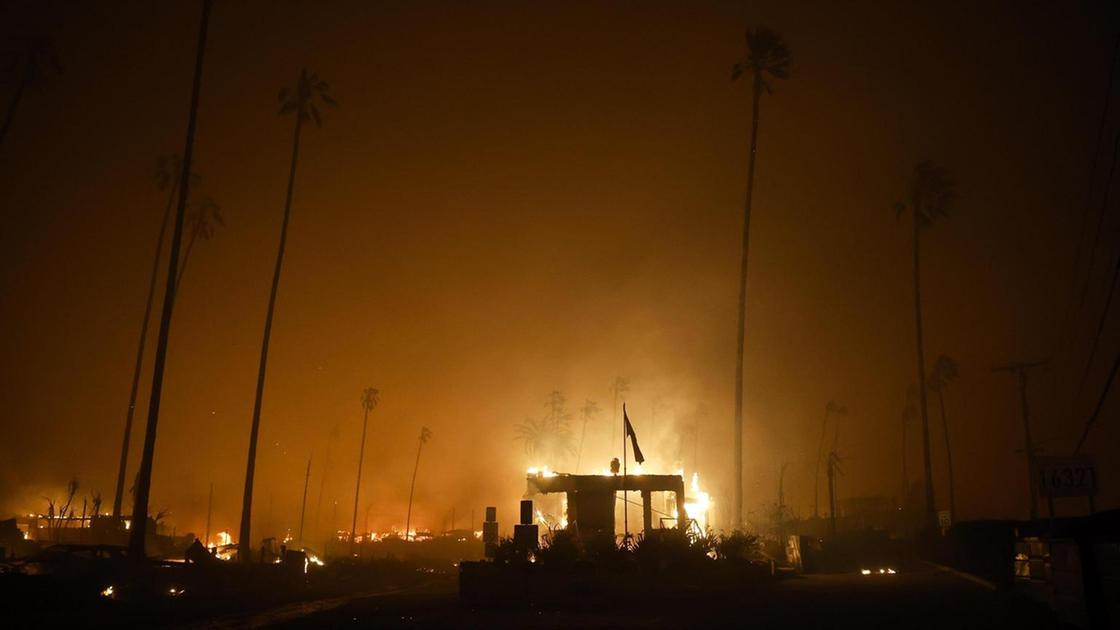 Nuovi incendi a Los Angeles: evacuazioni per oltre 30.000 persone