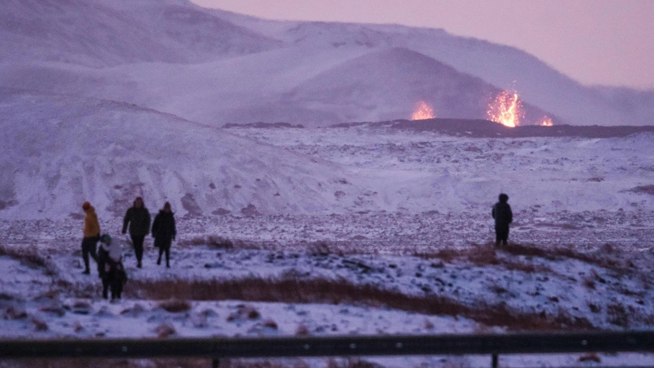 Un vulcano ha eruttato nella notte tra mercoledì e giovedì sulla penisola di Reykjanes, nel sud-ovest dell'Islanda, ed è il...