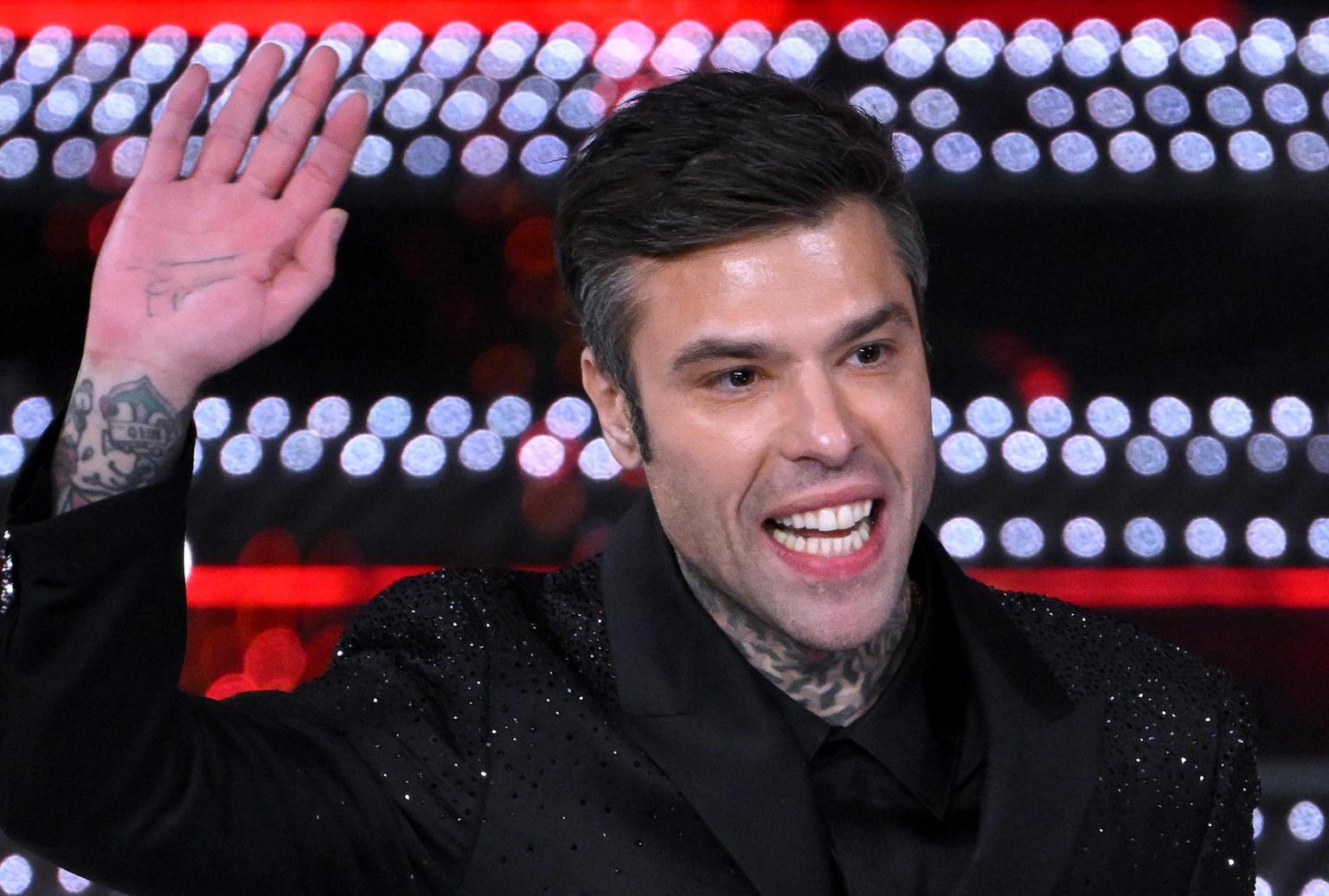 Fedez celebra 10 anni di carriera con un concerto all'Unipol Forum