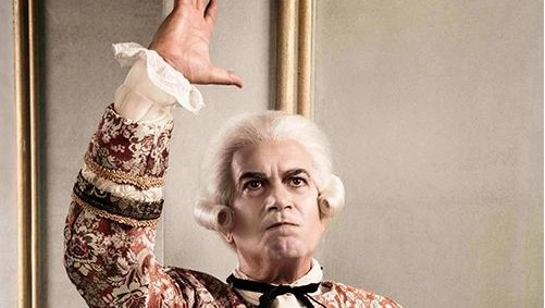 Ferdinando Bruni-Salieri nell’Amadeus in scena a Milano, all’Elfo