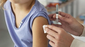 Stop all’obbligo vaccinale per i bambini: bufera sull’emendamento no vax della Lega