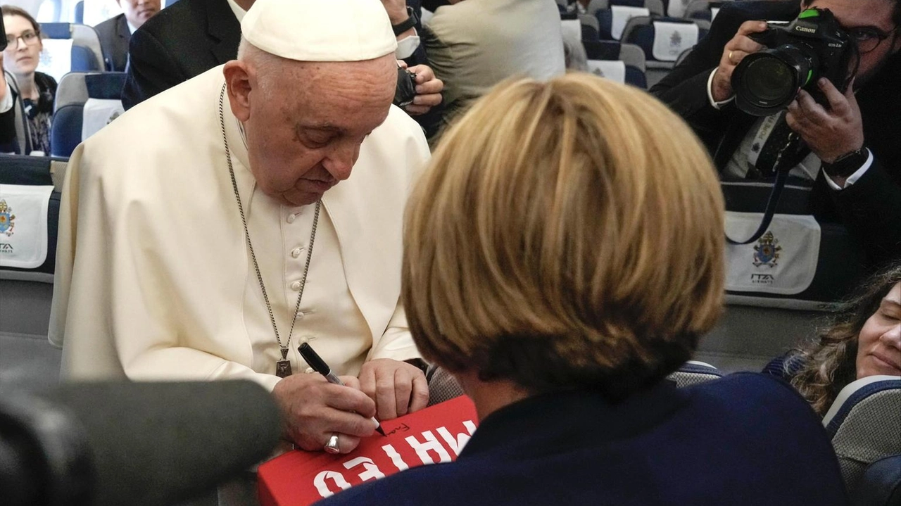 Cerimonia di accoglienza all'aeroporto di Giacarta