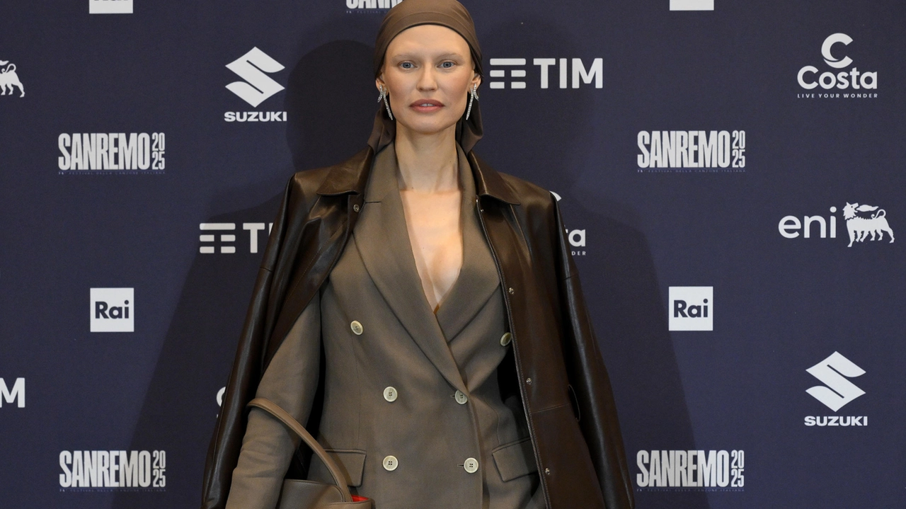 Bianca Balti durante il photocall in occasione della seconda serata del festival di Sanremo 2025 (Ansa)