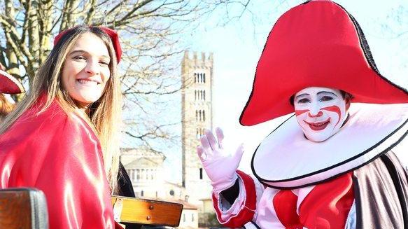 Show di Ivana Spagna e carro della ’Pantera’ a ’Lucca in Maschera’