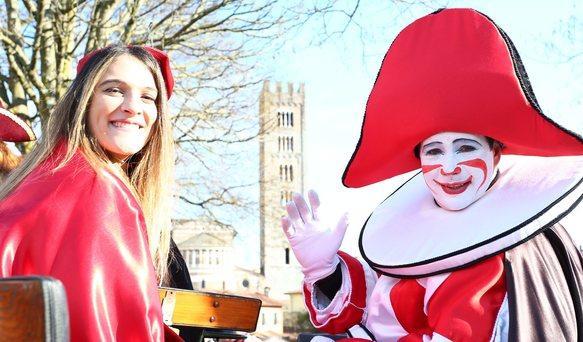 Show di Ivana Spagna e carro della ’Pantera’ a ’Lucca in Maschera’