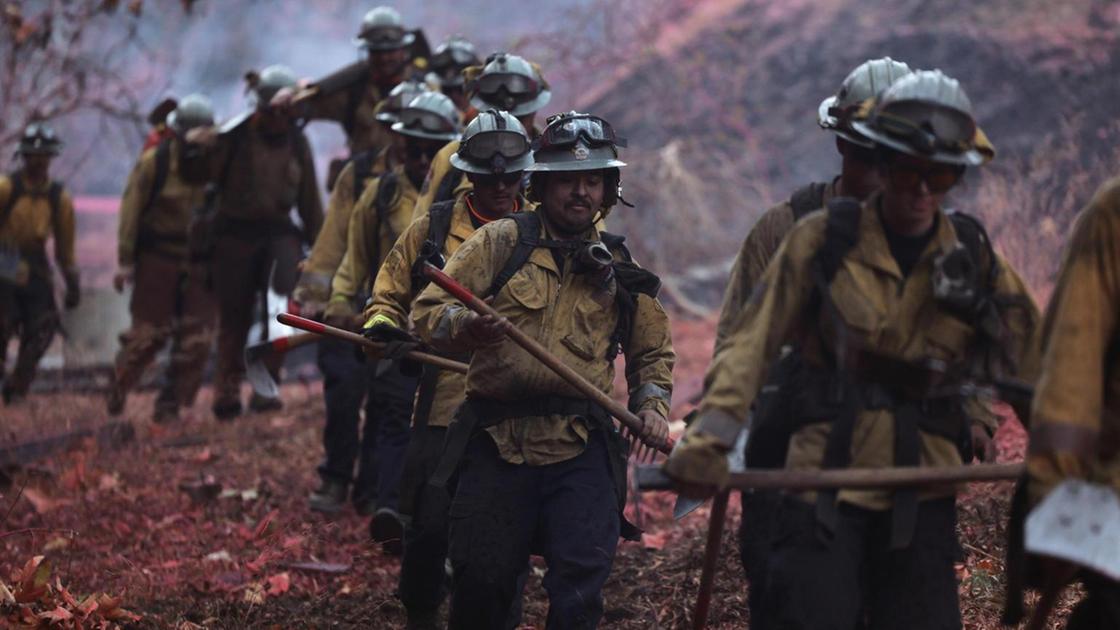 Arrivata a Los Angeles squadra dei vigili del fuoco dal Messico