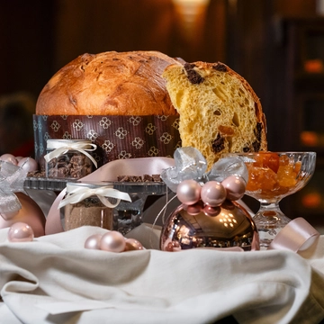 Panettone alla farina di grillo (con grilli caramellati): “Così gioco con le ricette della tradizione”