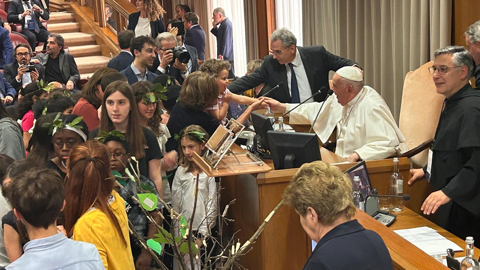 Il Papa al tavolo "Bambini: Generazione Futuro"