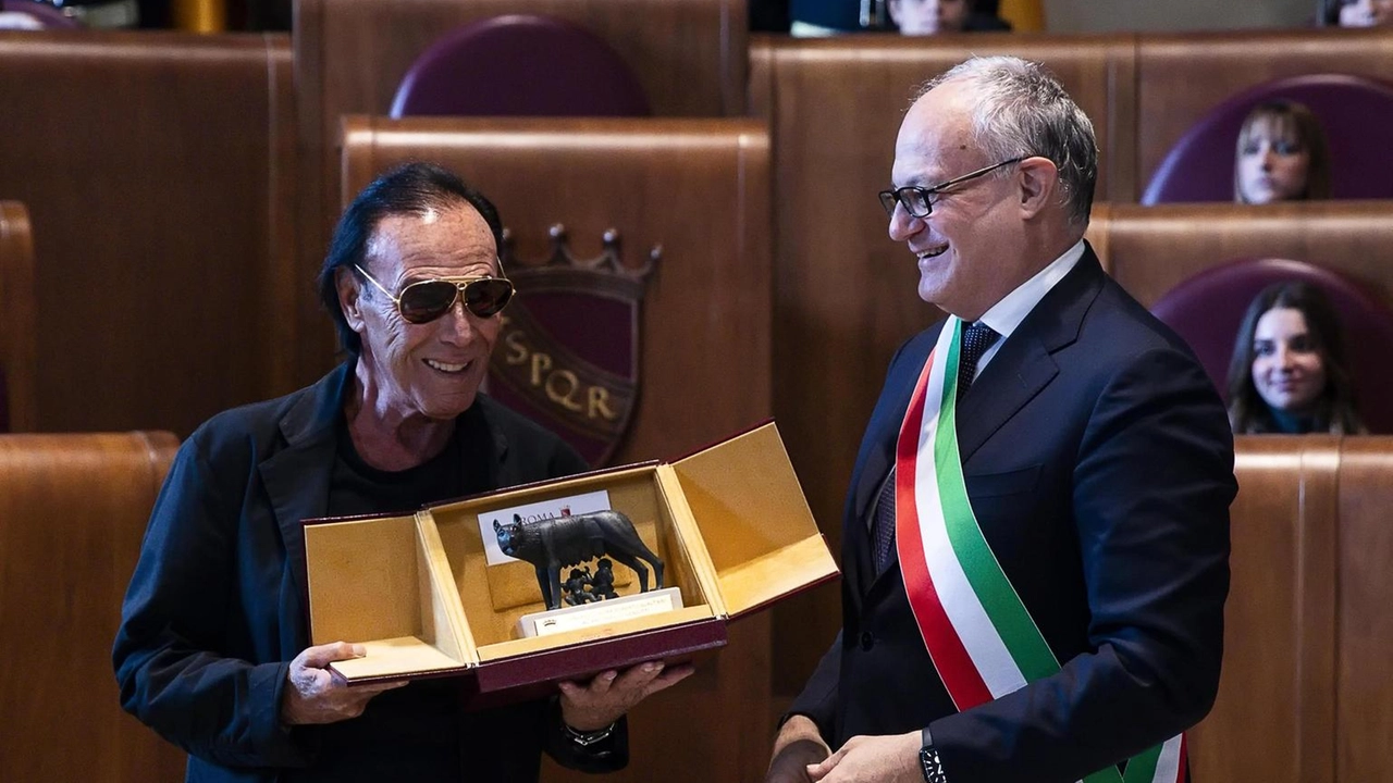 'Della città amo anche le buche'. A Gualtieri il cappello bianco