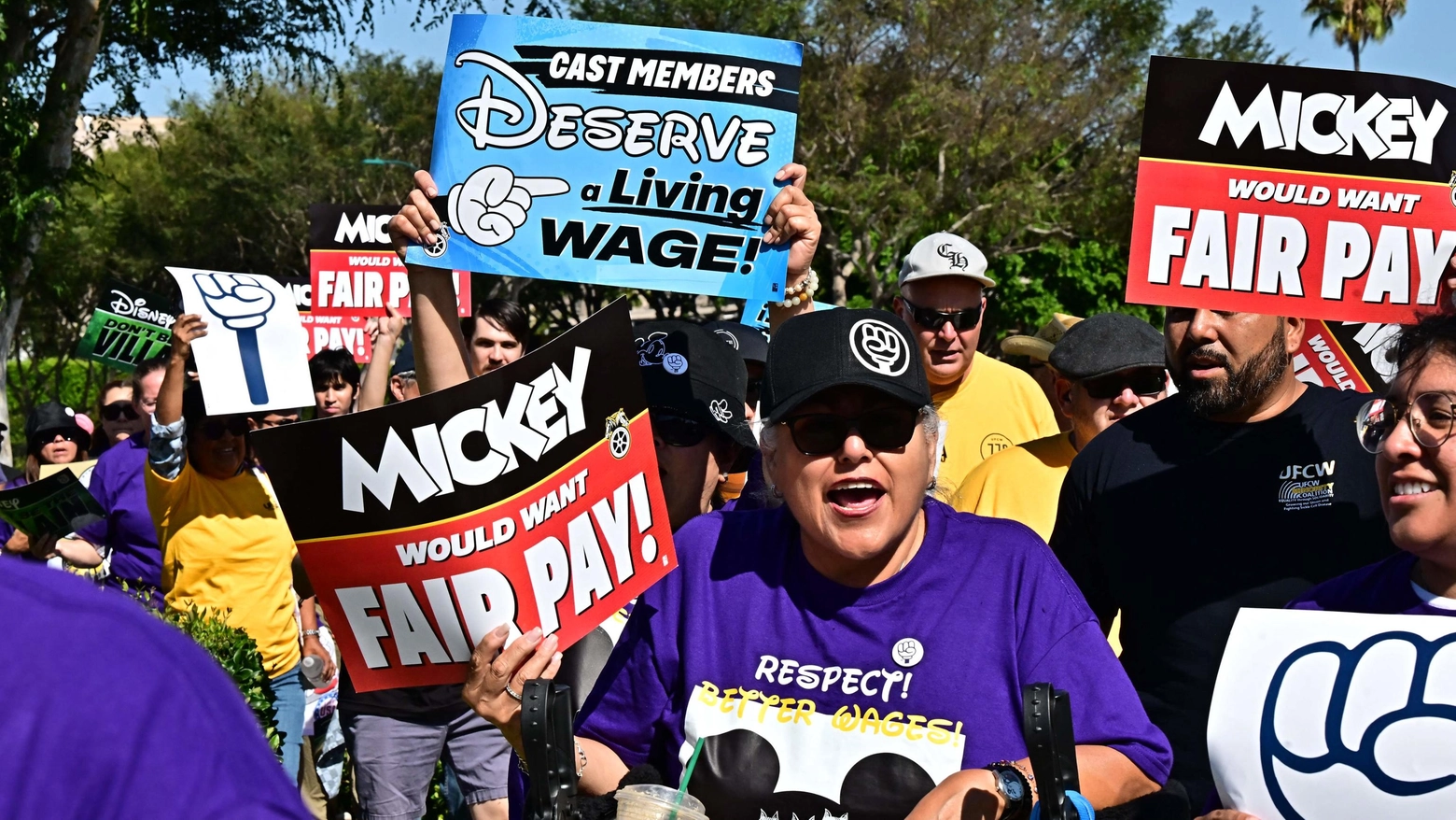 I dipendenti Disneyland minacciano lo sciopero