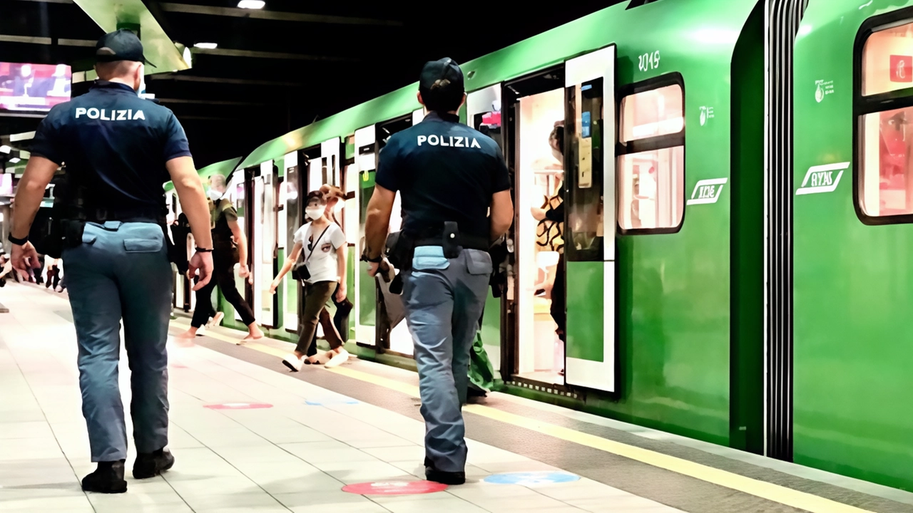 Il Viminale istituisce la polmetro per presidiare le linee metropolitane di Roma, Milano e Napoli. Il ministro Piantedosi annuncia un potenziamento della presenza delle forze di polizia anche nei centri commerciali.