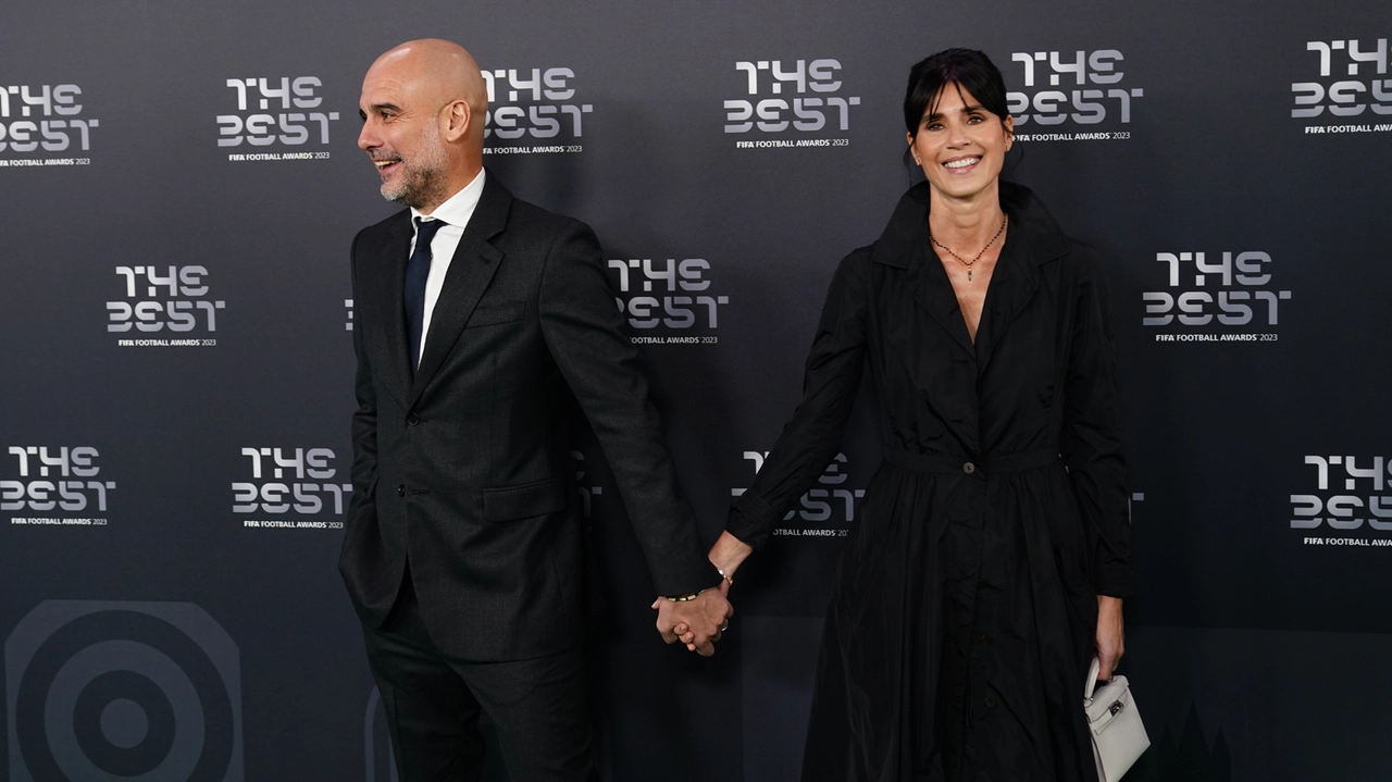 Londra, Pep Guardiola e Cristina Serra ai FIFA Football Awards del 2024 (Fotogramma)