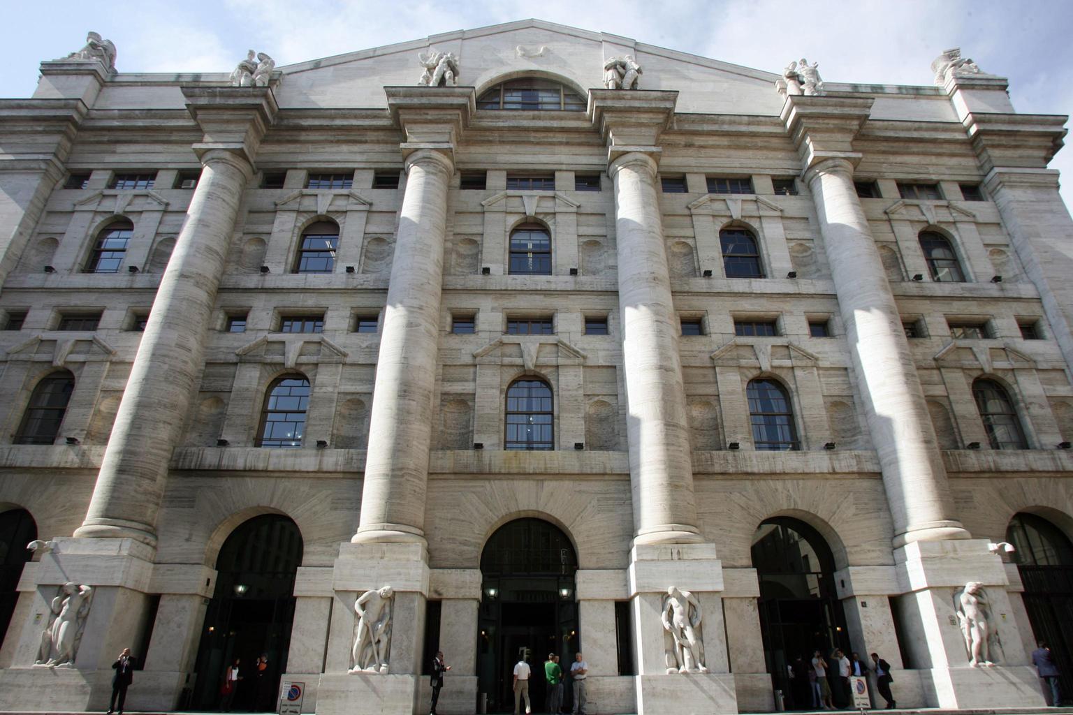 Borsa | Milano Spicca In Europa Con Le Banche | Calma Tim