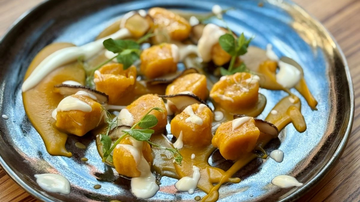 Gnocchi di zucca con crema di pecorino e funghi porcini