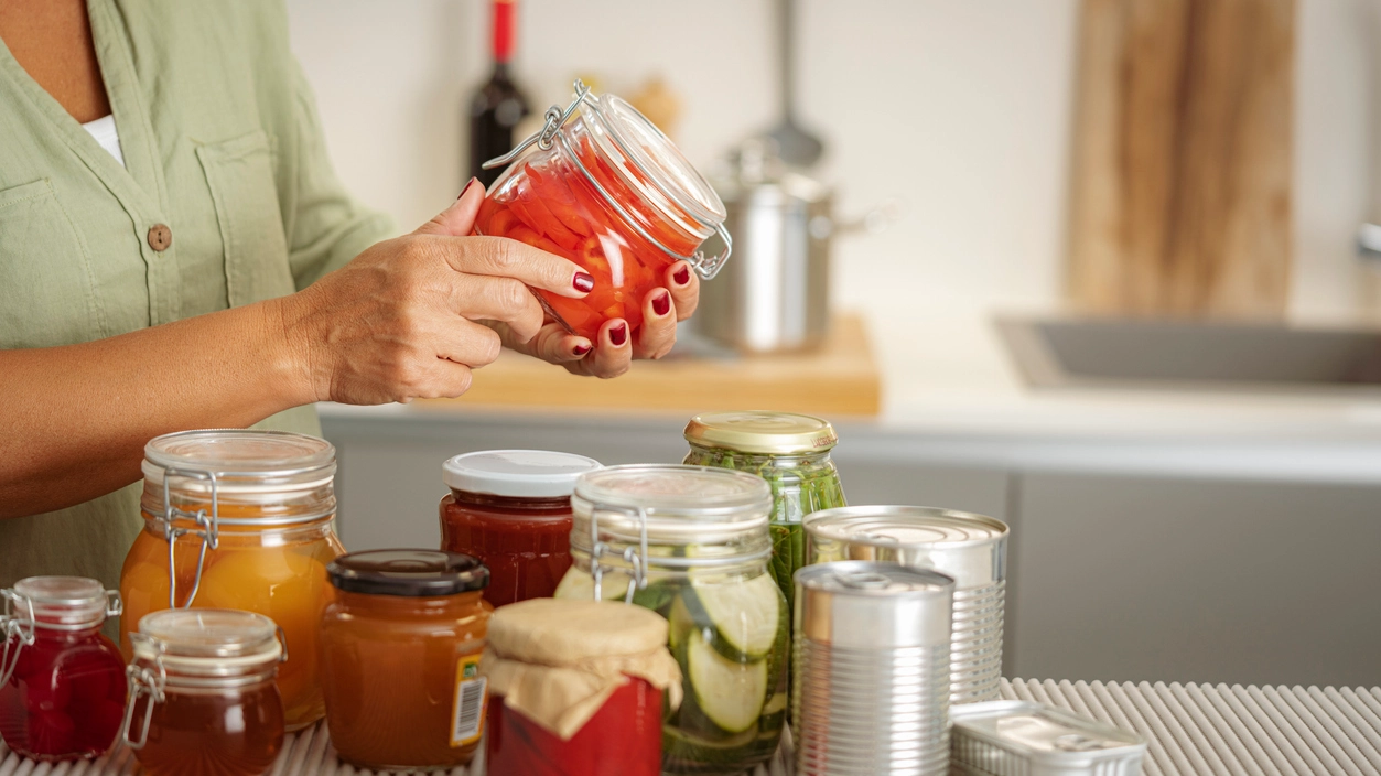 Conserve di frutta e verdura - Crediti iStock Photo