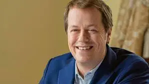 Chi è Tom Parker Bowles, il figlio della regina Camilla esperto di cucina