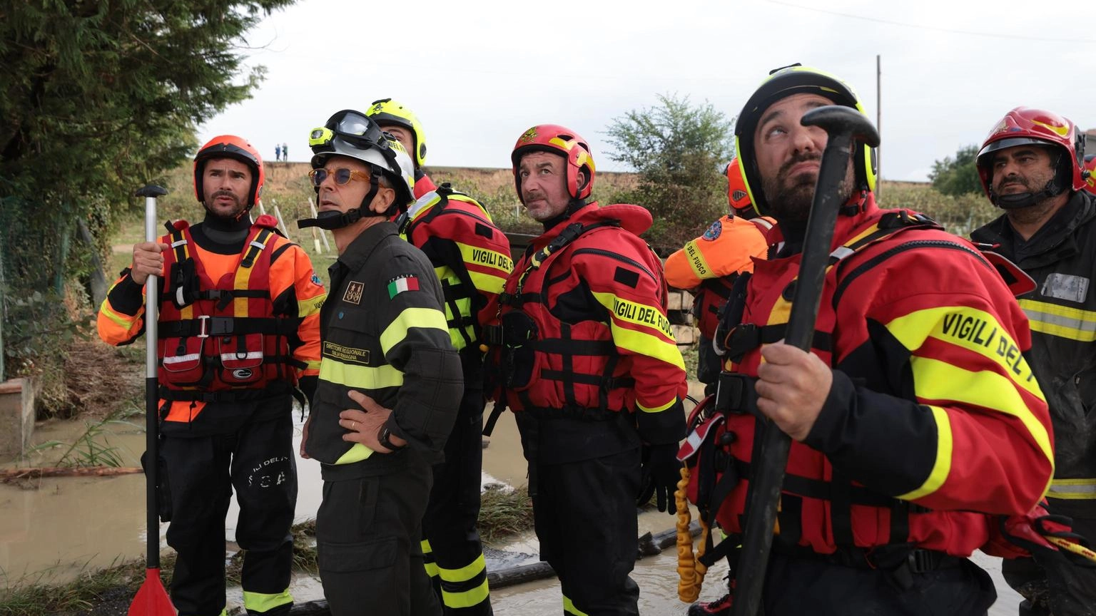 Crolla palazzina nel Napoletano, persone sotto le macerie