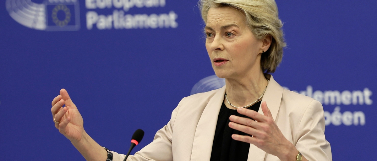 Maggioranza fragile in Ue, Von der Leyen e le alleanze variabili: “Si appoggerà sempre più a destra”