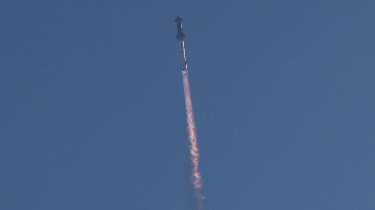 Il settimo test della Starship di SpaceX ha visto il rientro del razzo Super Heavy, ma la capsula è andata perduta.