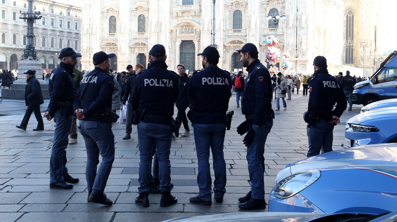 Controlli da parte della polizia nel centro di Milano (ImagoE)