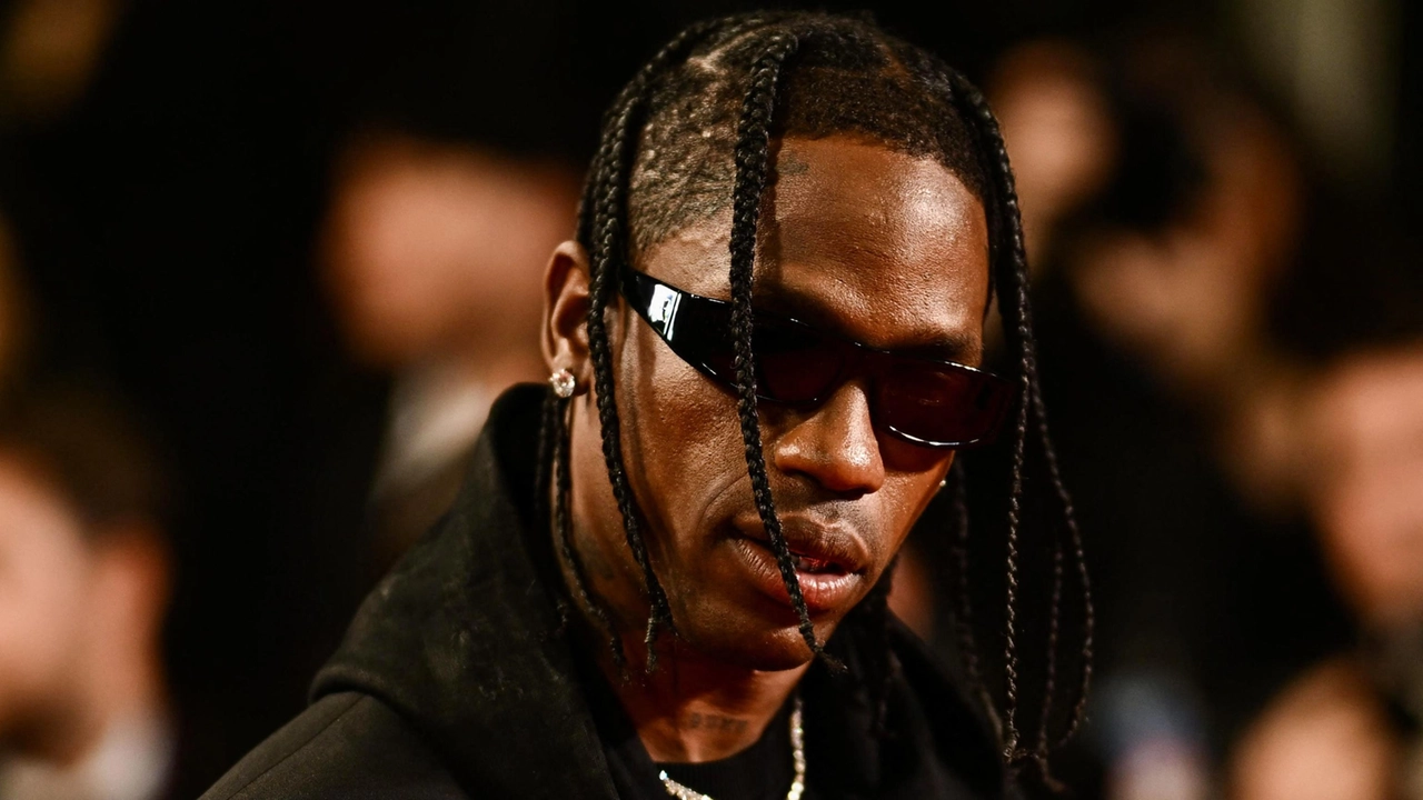 Il rapper statunitense Travis Scott è stato arrestato ieri mattina a Parigi per una rissa in un hotel di lusso (Ansa)