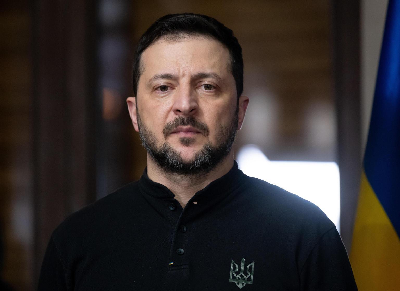 Zelensky: "Attacco massiccio russo, oltre 1.220 bombe e 850 droni kamikaze sull'Ucraina"